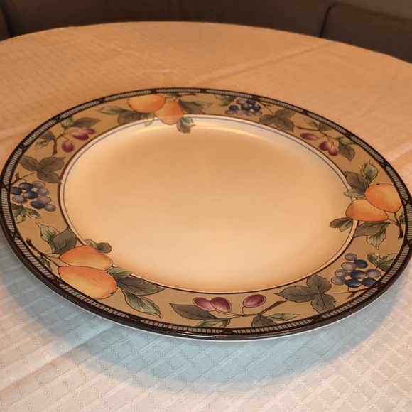 Mikasa Other - Mikasa Garden Harvest round cake platter